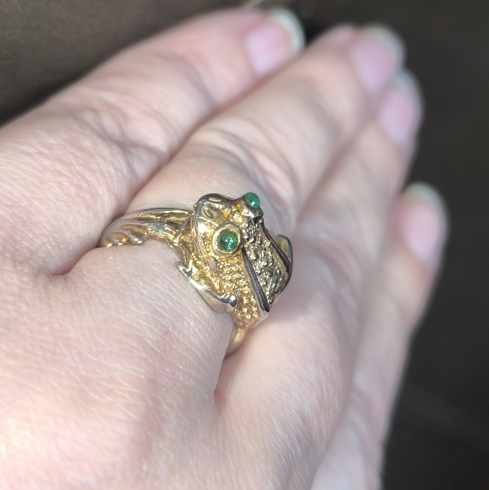 Natural Emeralds Yellow Gold Plated Solid White Gold Frog Ring - Picture 10 of 17